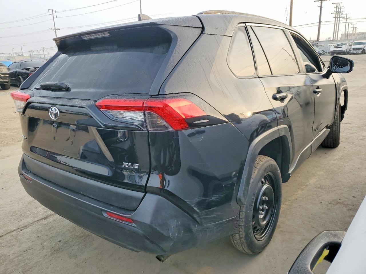 2021 Toyota Rav4 Xle - Image 3