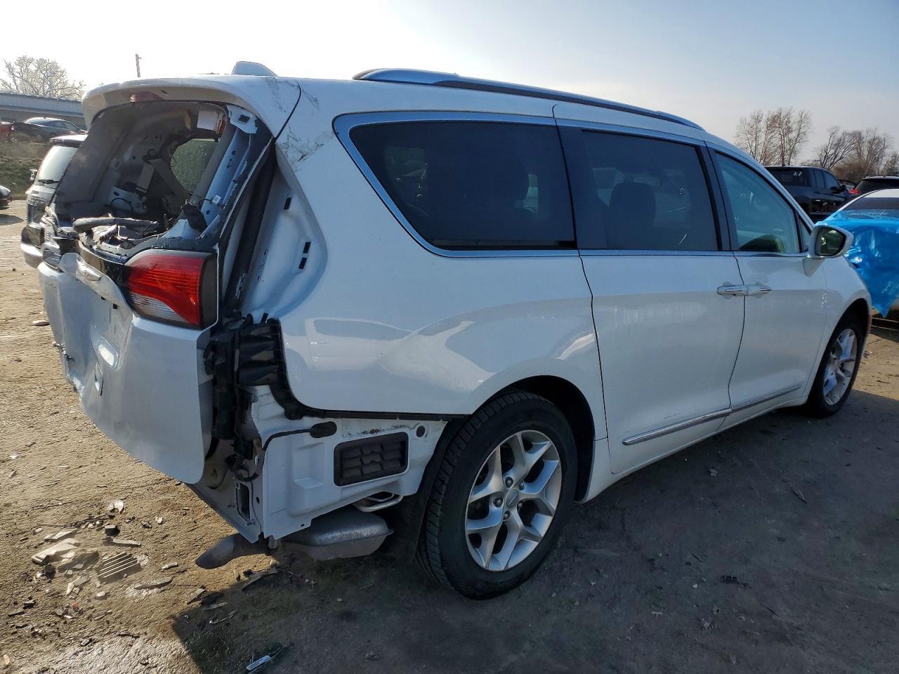 2019 Chrysler Pacifica Touring L Plus - Image 3
