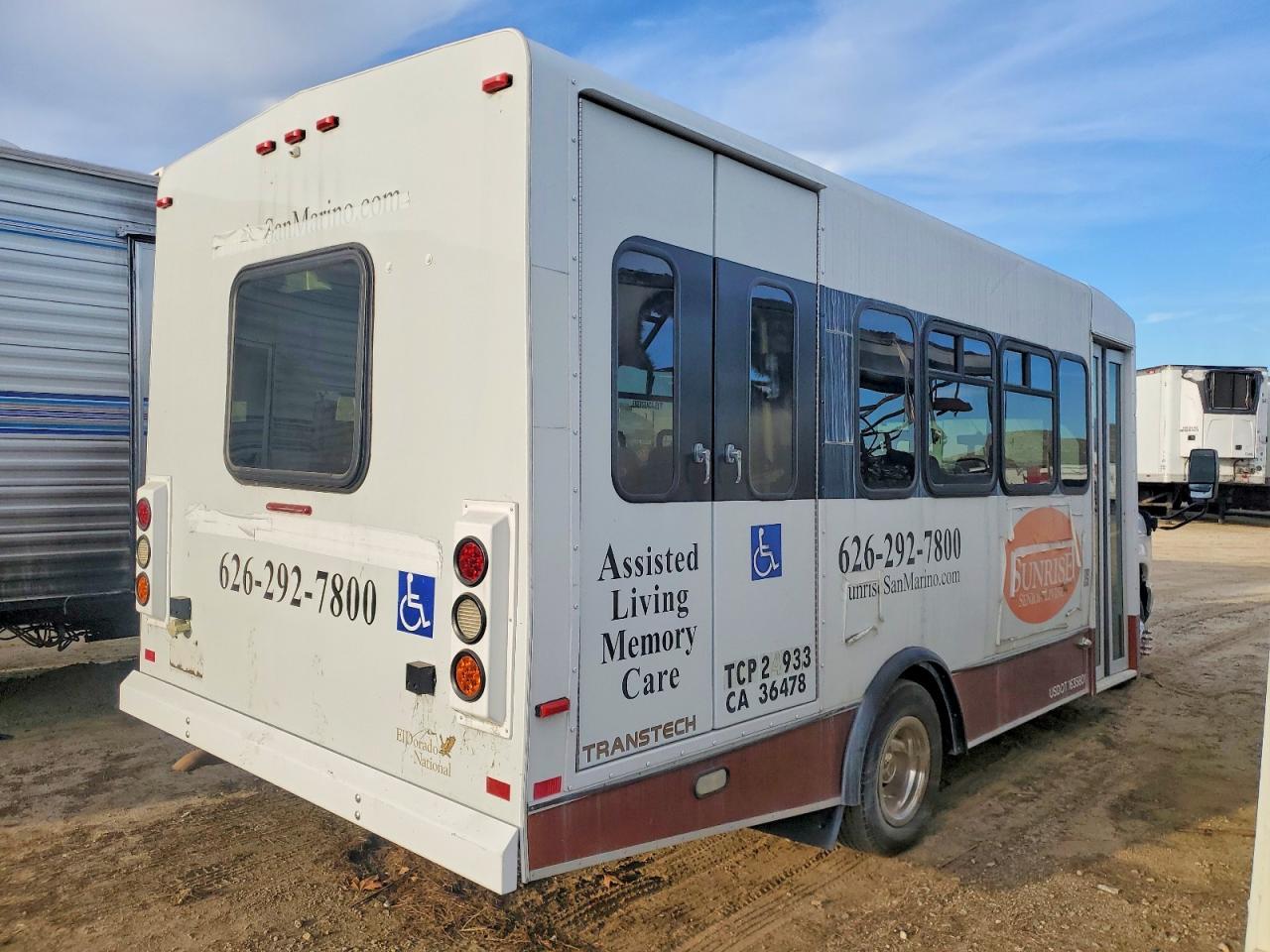 2015 Ford E450Sd Amb Shuttle Bus - Image 4