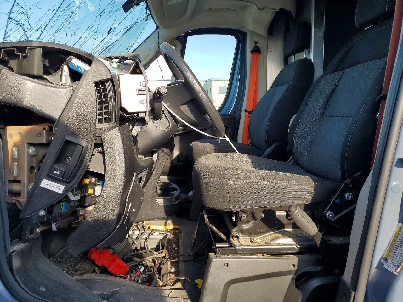 2020 Ram Promaster 3500 Delivery Van - Фото 7