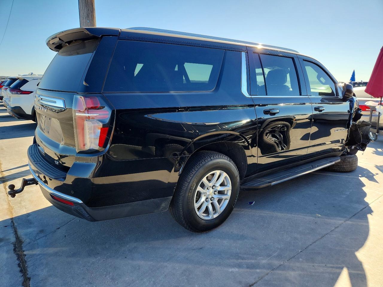 2021 Chev Suburban C1500 Lt - Image 3