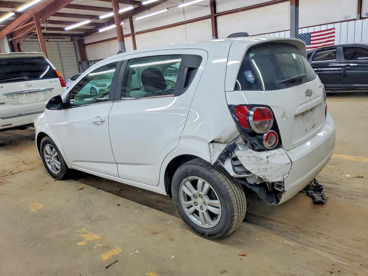 2016 Chevrolet Sonic Lt - Фото 2