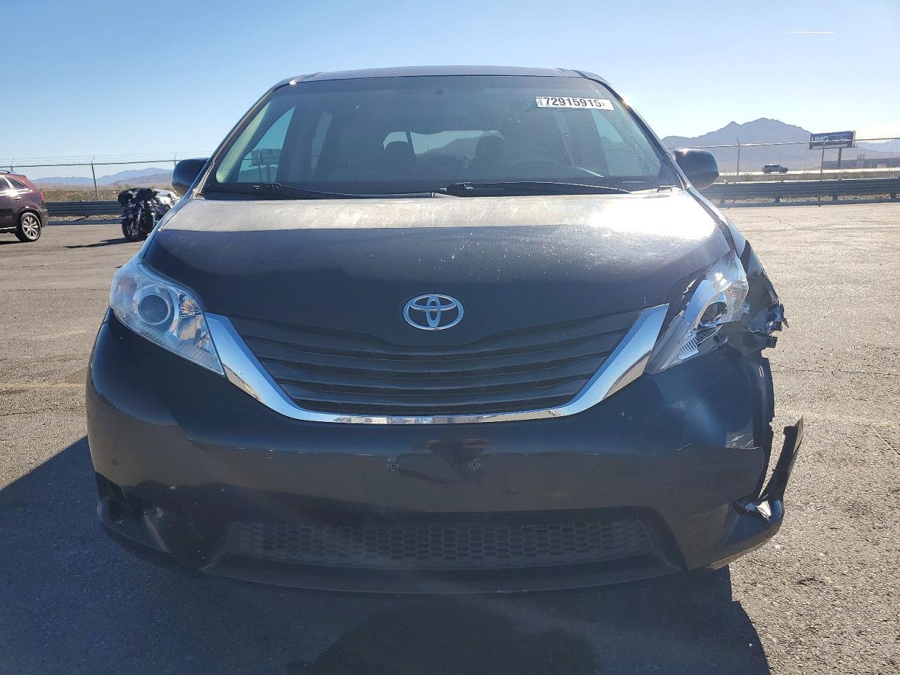 2011 Toyota Sienna Se Premium 8-Passenger - Image 5