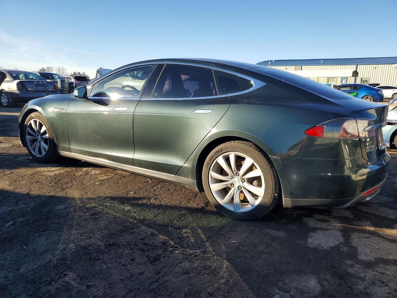 2014 Tesla Model S - Image 2
