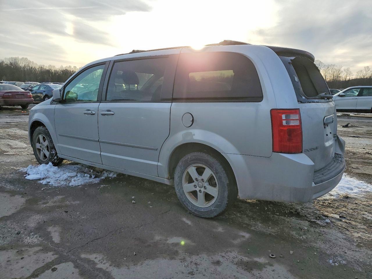 2010 Dodge Grand Caravan Sxt - Image 2