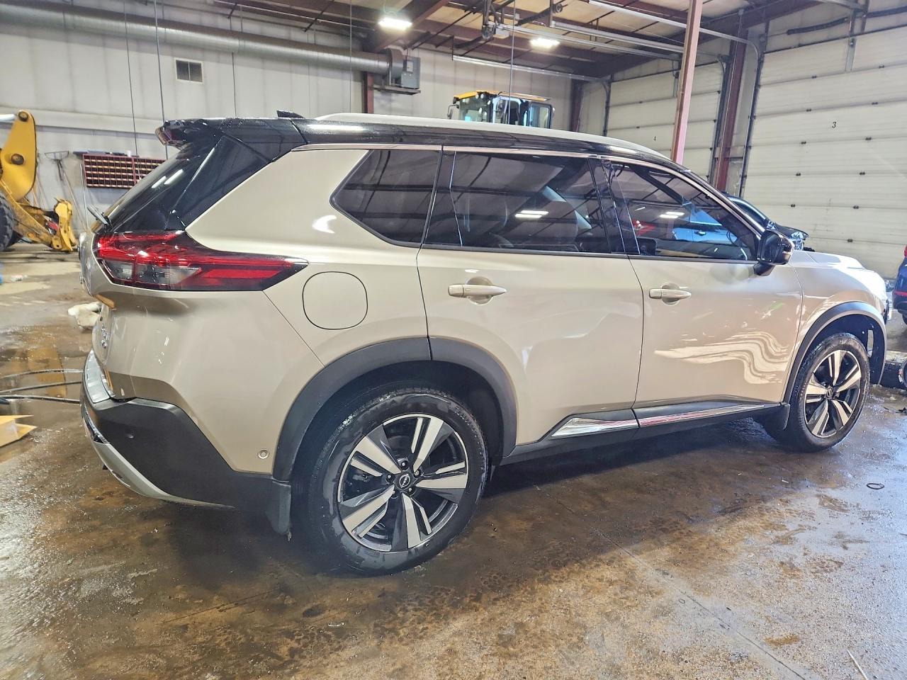 2022 Nissan Rogue Platinum - Фото 3