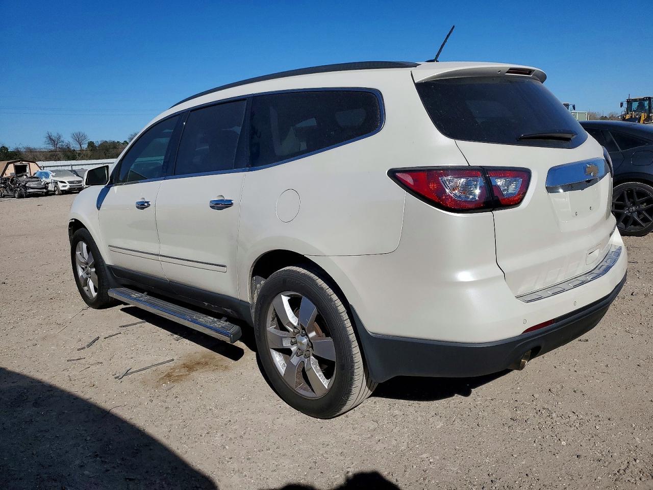 2015 Chevrolet Traverse Ltz - Image 2