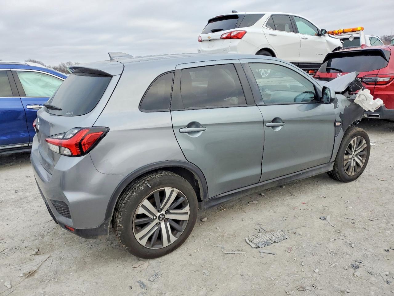 2022 Mitsubishi Outlander Sport Es - Фото 3