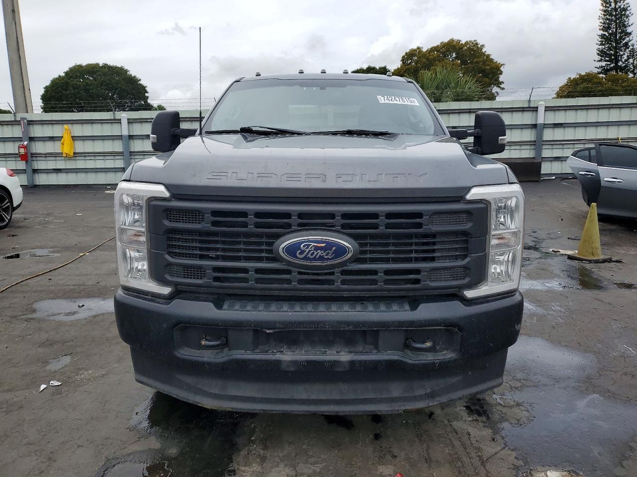 2024 Ford F350 Super Duty - Image 5