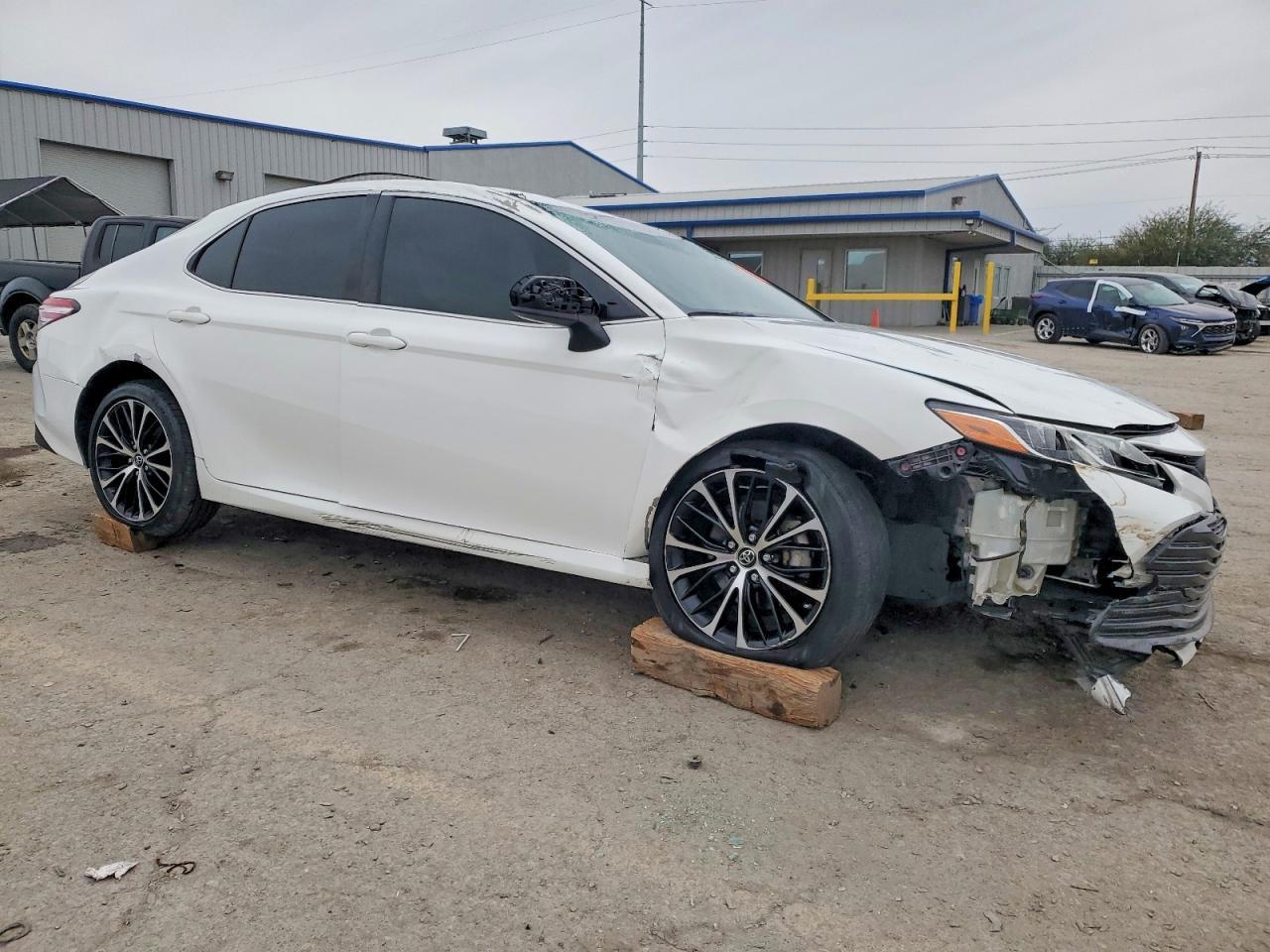 2018 Toyota Camry Le - Image 4