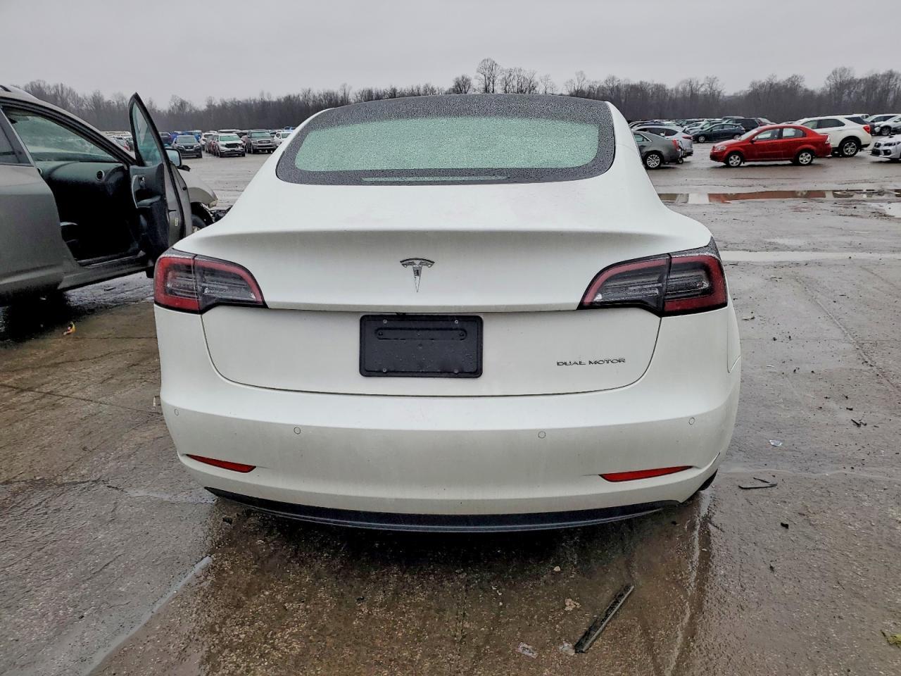 2022 Tesla Model 3 - Фото 6
