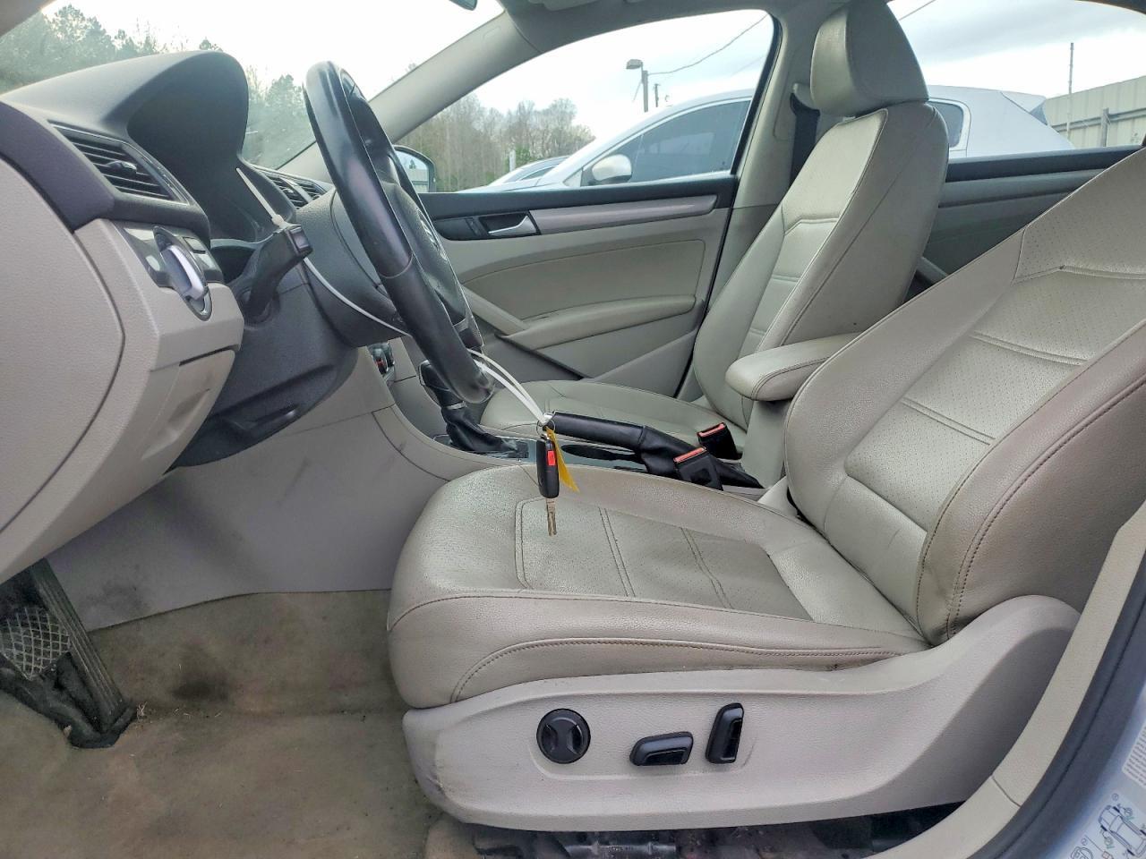 2015 Volkswagen Passat S - Image 7