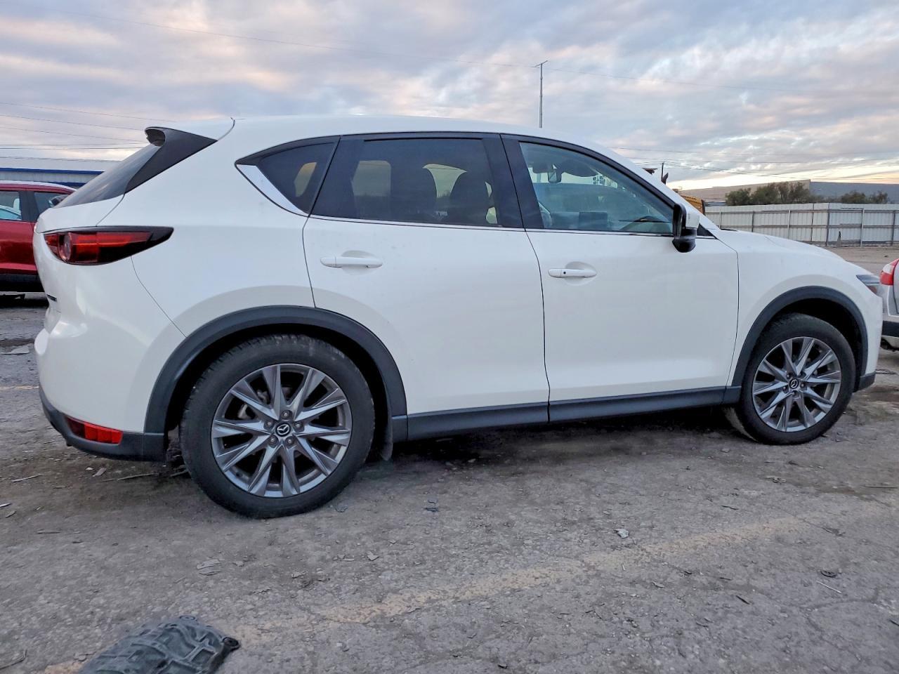 2021 Mazda Cx-5 Grand Touring - Image 3