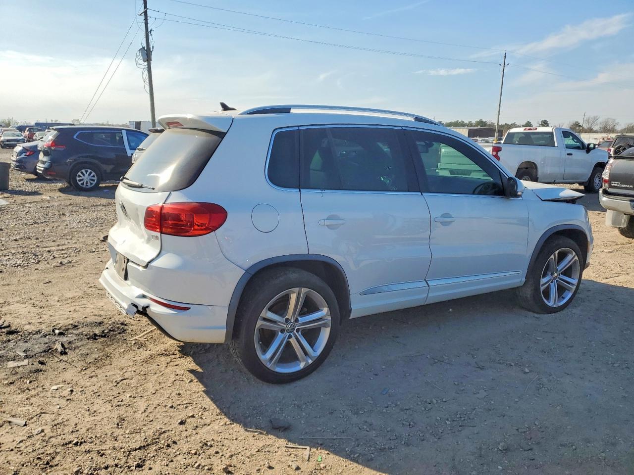 2016 Volkswagen Tiguan S - Image 3