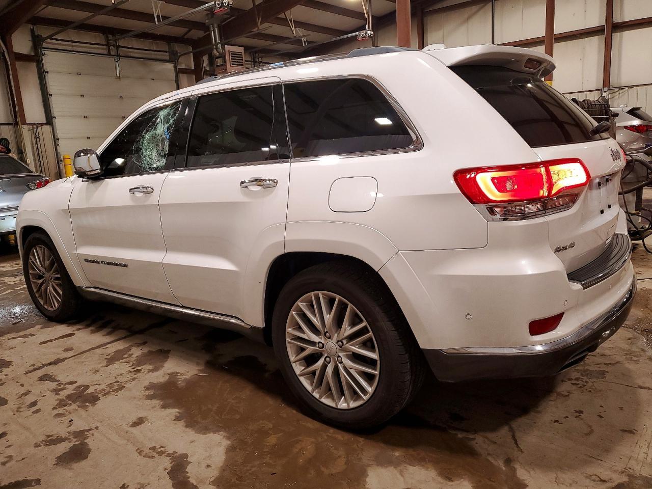2018 Jeep Grand Cherokee Summit - Image 2