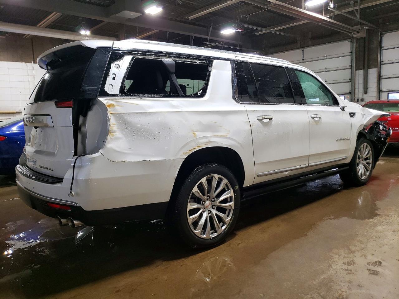 2022 GMC Yukon Xl Denali - Фото 3