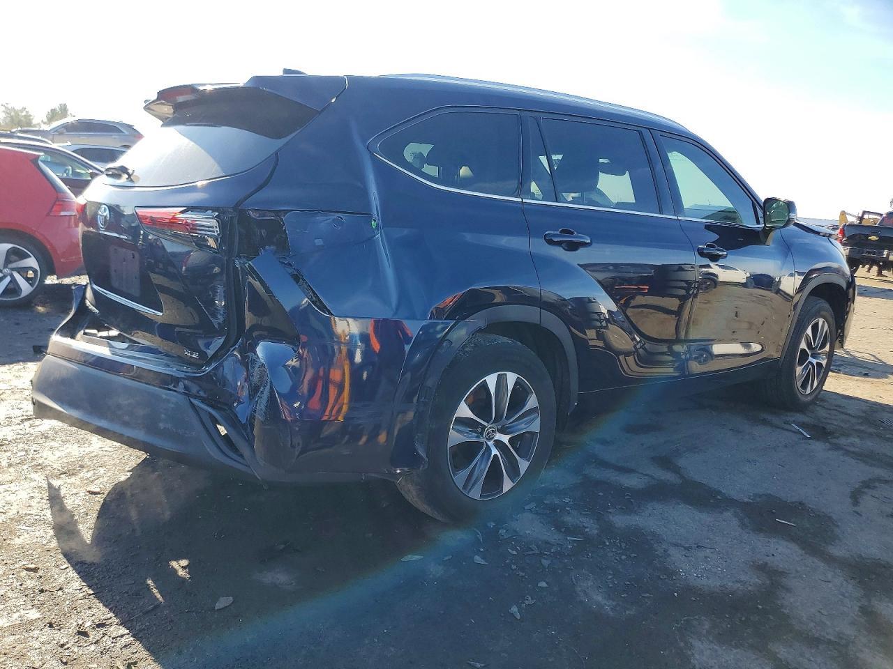 2021 Toyota Highlander Xle - Image 3