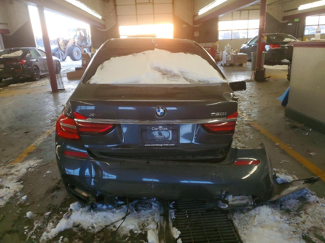 2017 BMW 750 Xi - Фото 6