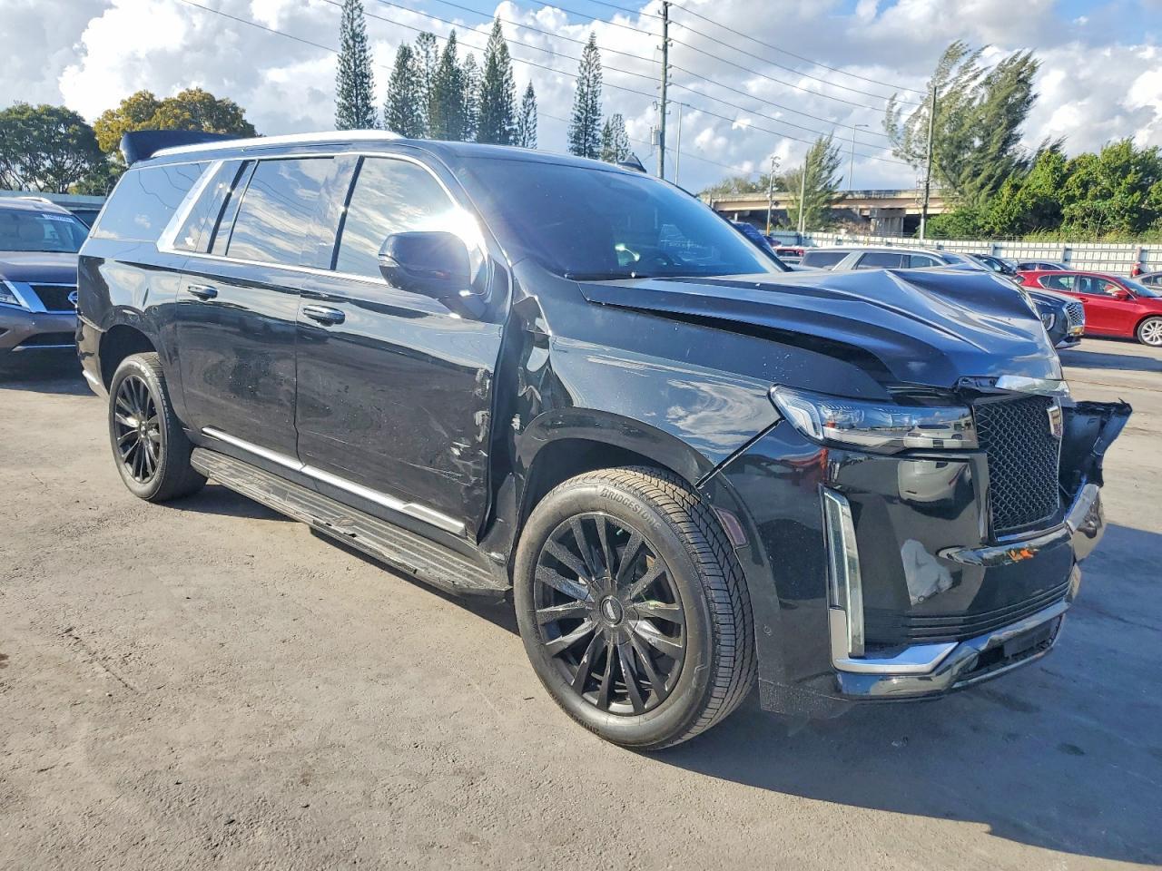 2022 Cadillac Escalade Esv Premium Luxury - Image 4