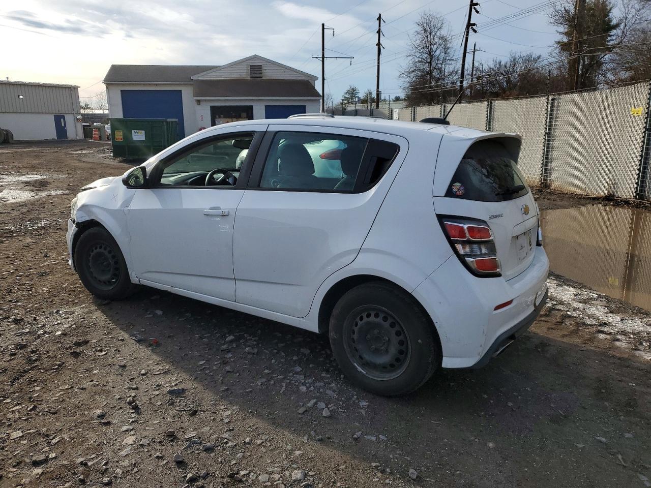 2017 Chev Sonic - Фото 2