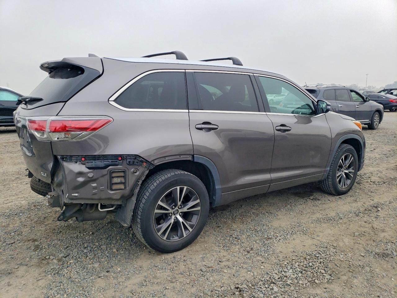 2016 Toyota Highlander Xle - Фото 3