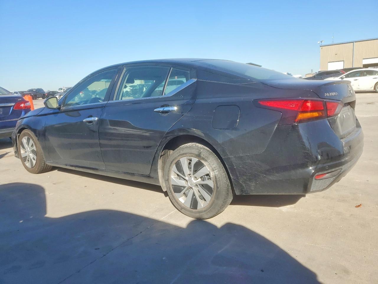 2023 Nissan Altima S - Фото 2