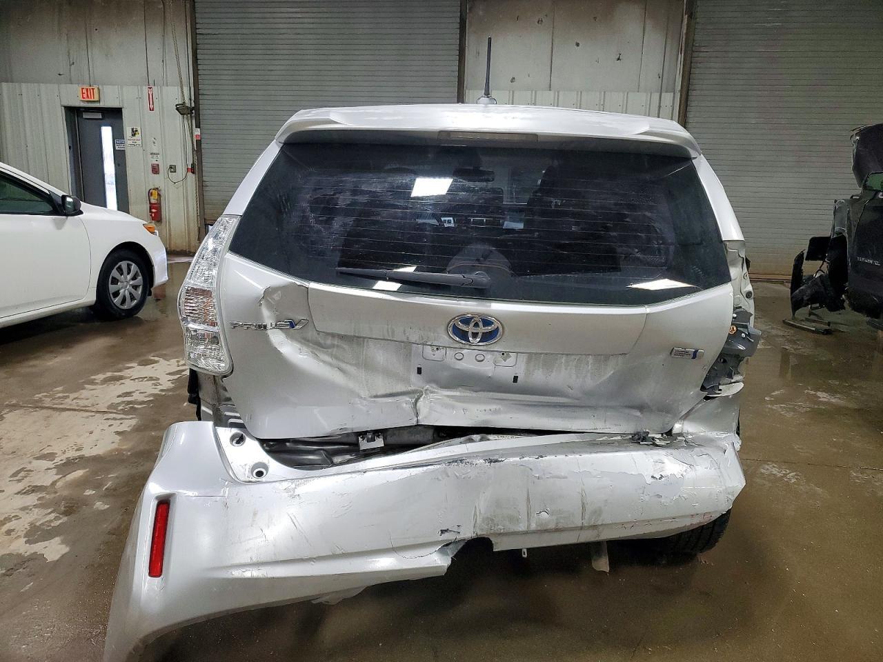 2014 Toyota Prius V Five - Image 6