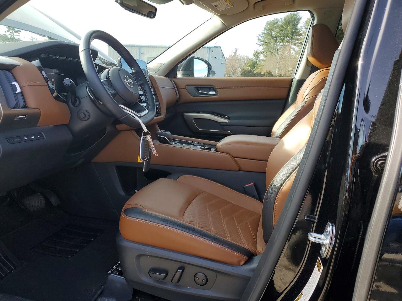 2023 Nissan Pathfinder Platinum - Image 7