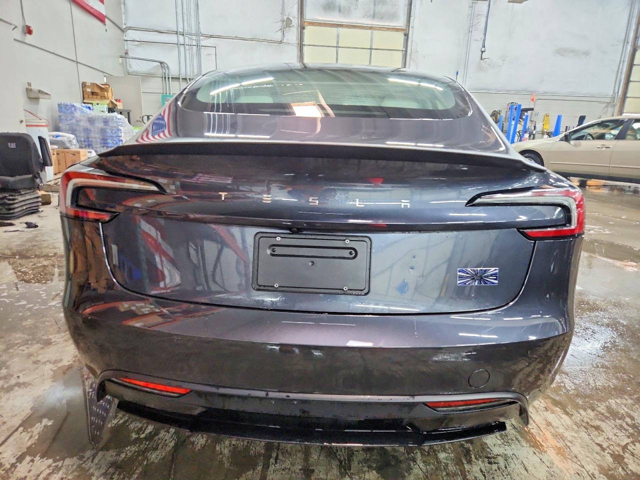2024 Tesla Model 3 - Фото 6