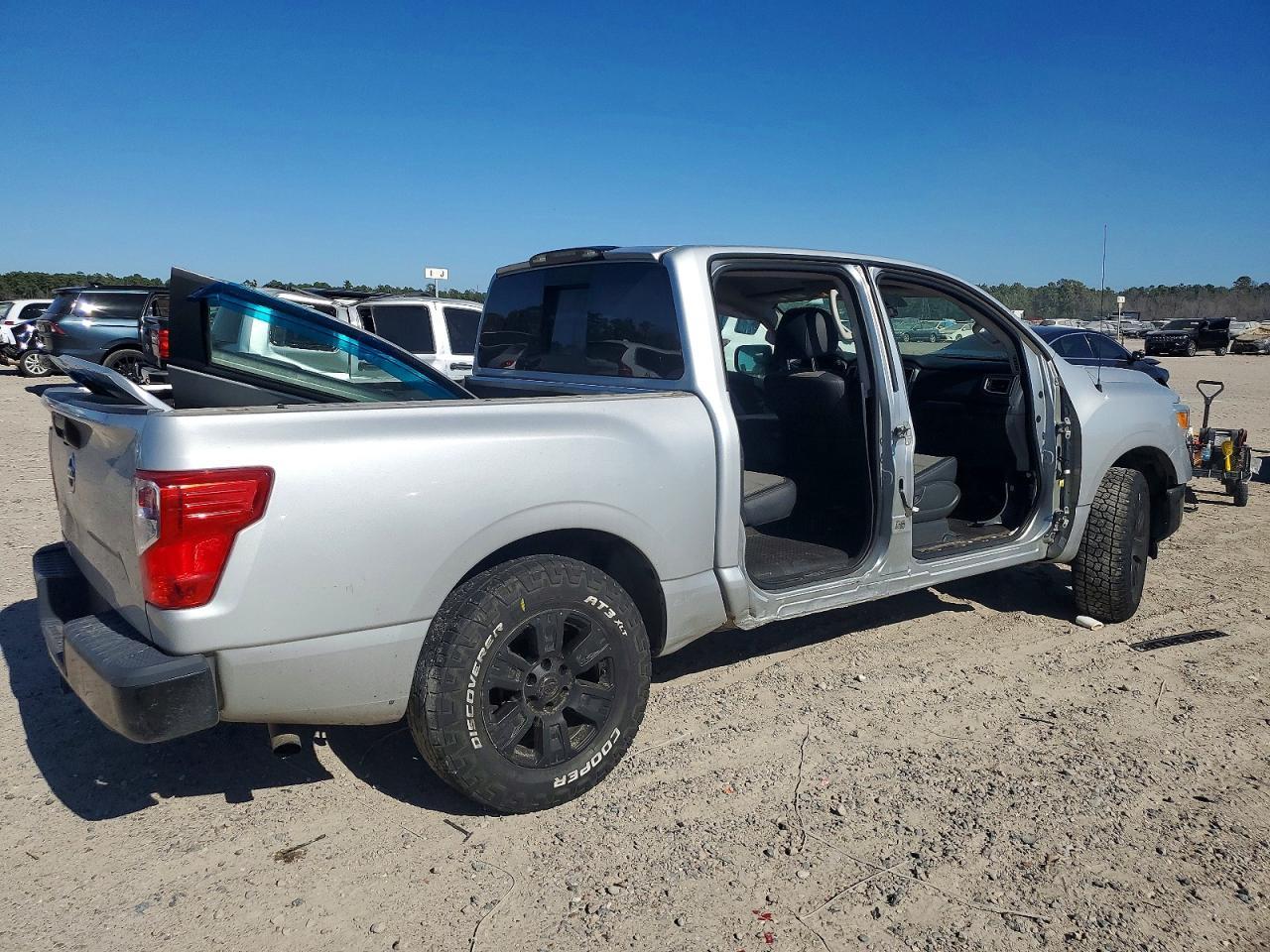 2018 Nissan Titan S - Фото 3