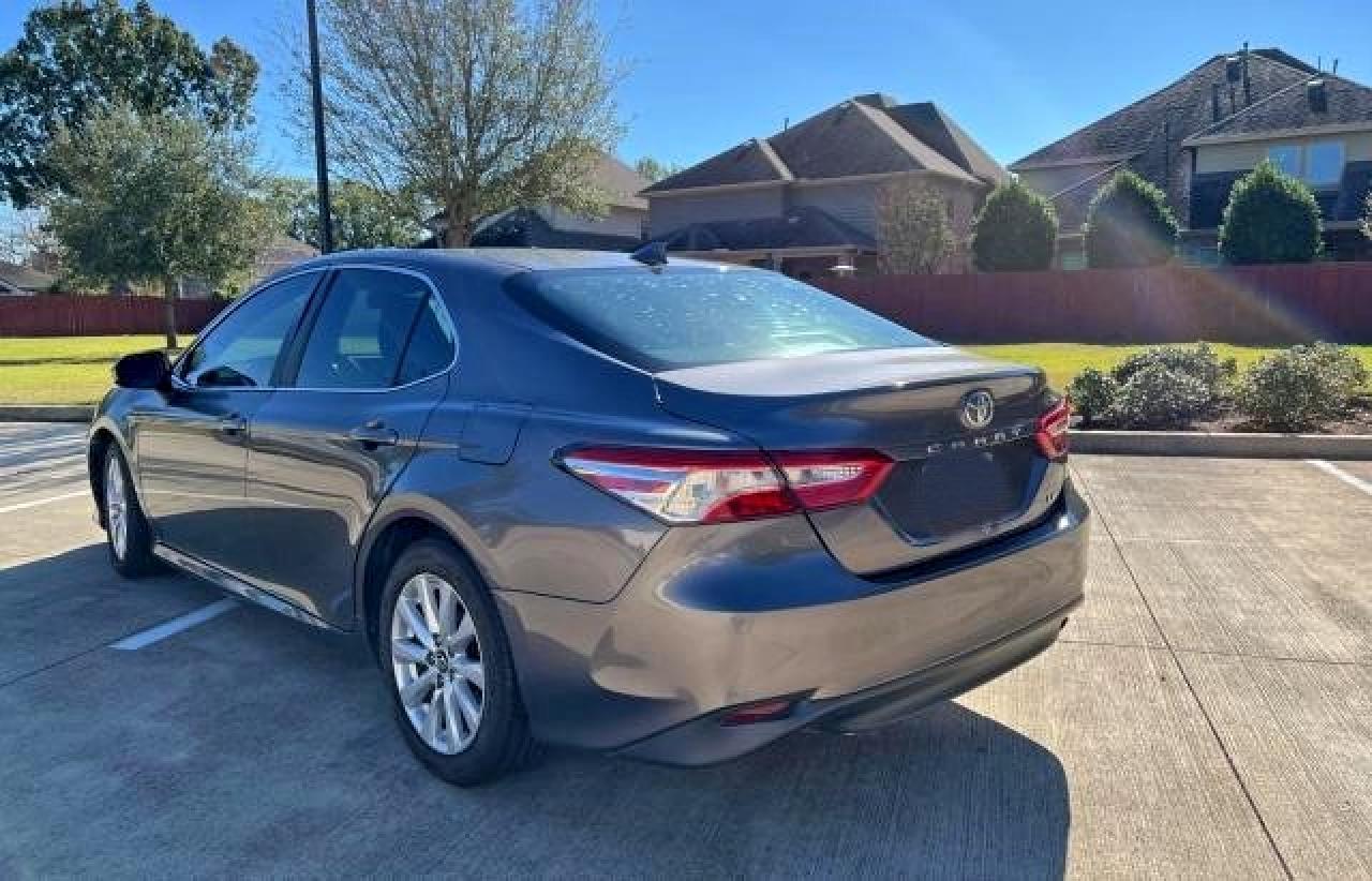 2020 Toyota Camry Le - Фото 4