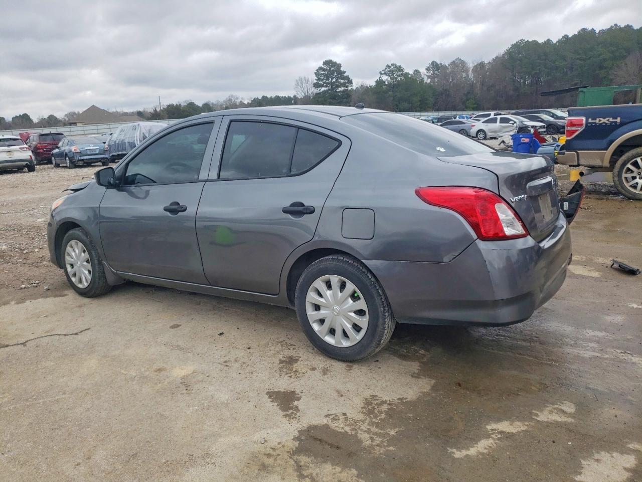 2016 Nissan Versa S - Image 2