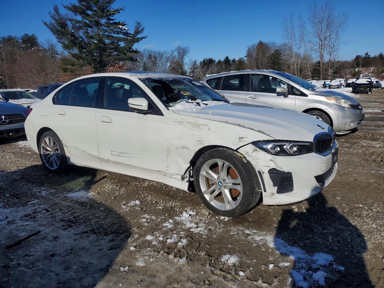 2023 BMW 330Xi - Фото 4