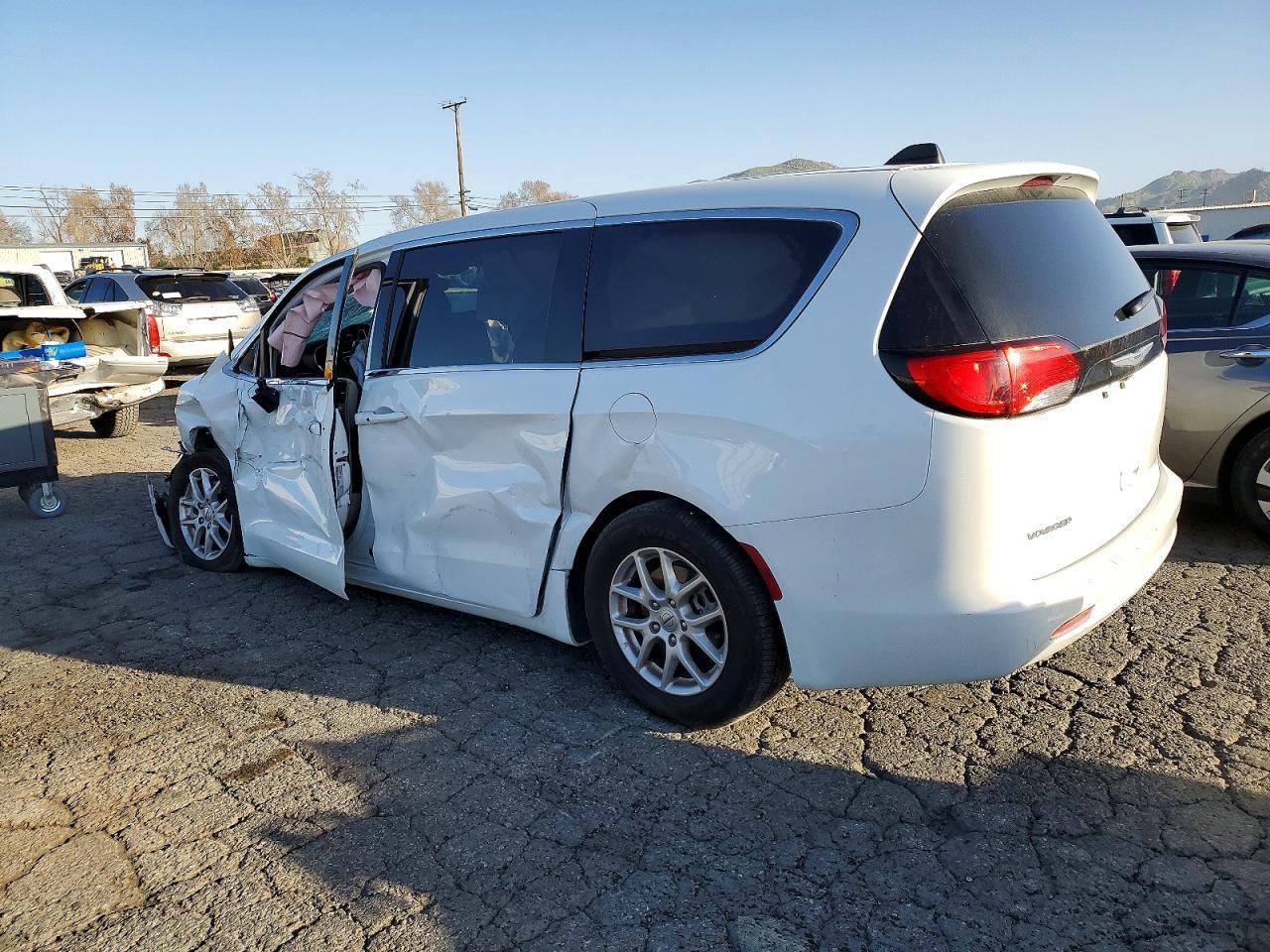 2024 Chrysler Voyager Lx - Image 2