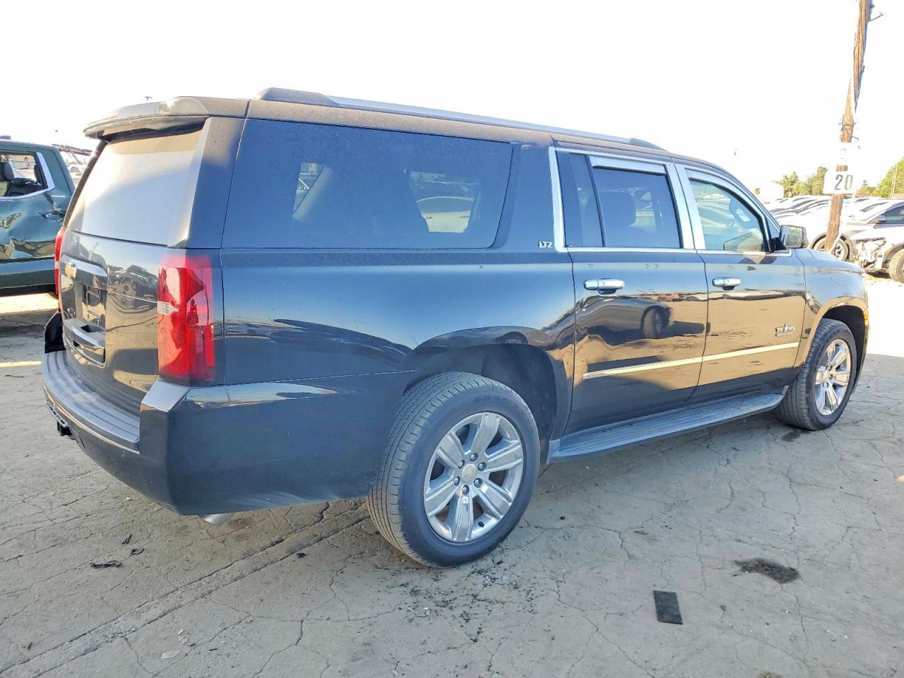 2016 Chevrolet Suburban C1500 Lt - Фото 3