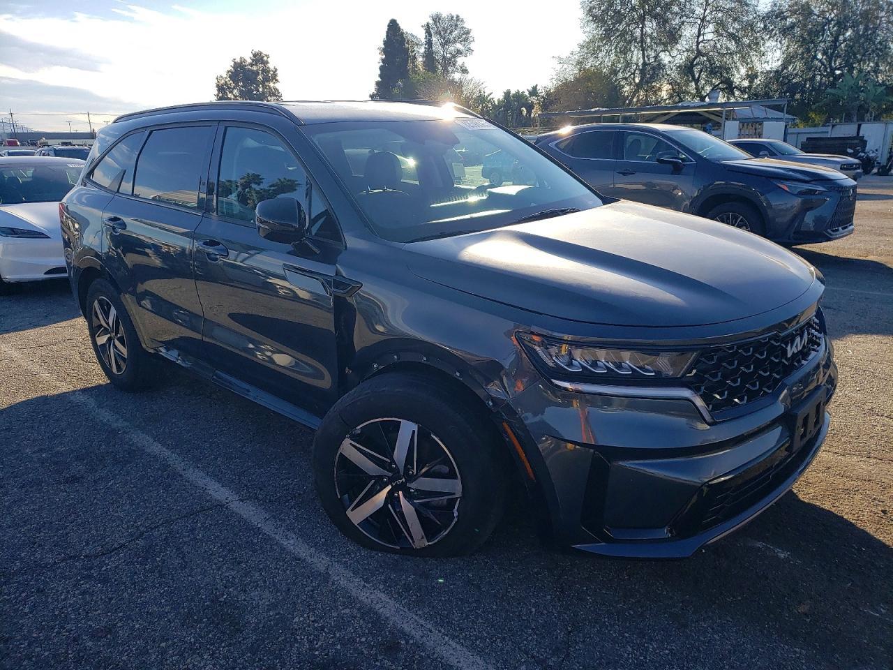 2022 Kia Sorento S - Фото 4