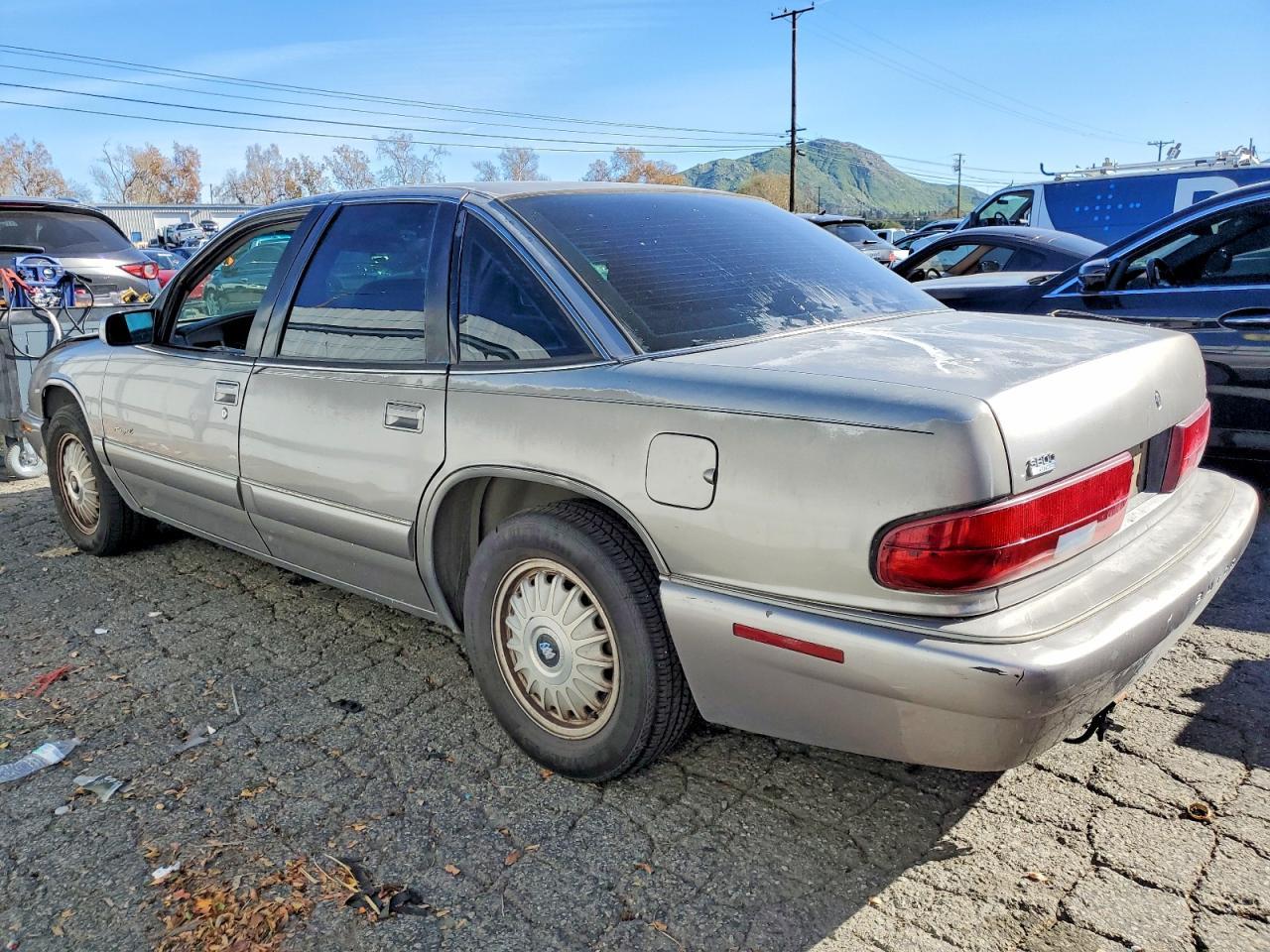 1996 Buick Regal Custom - Фото 2