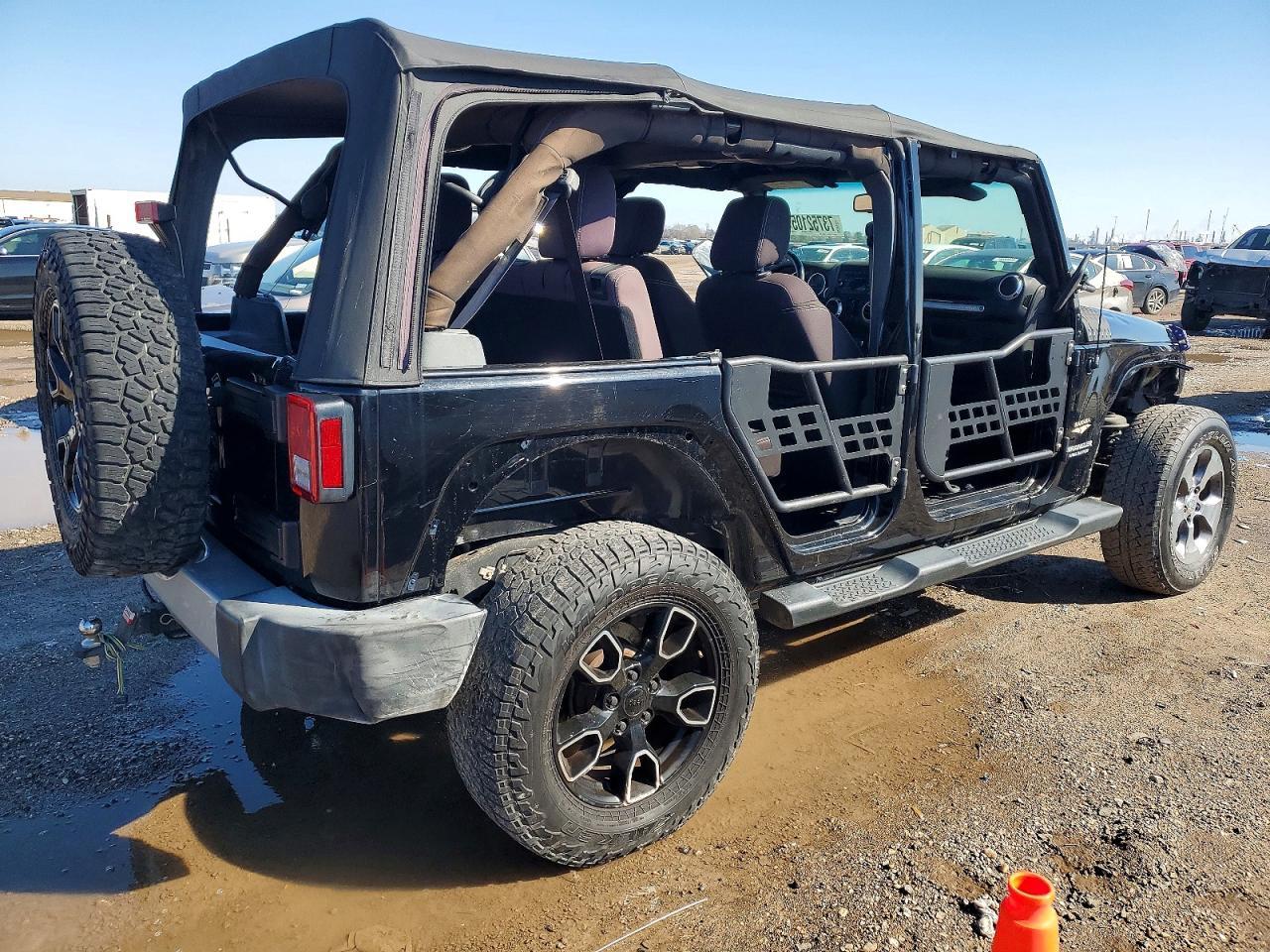 2014 Jeep Wrangler Unlimited Sahara - Фото 3