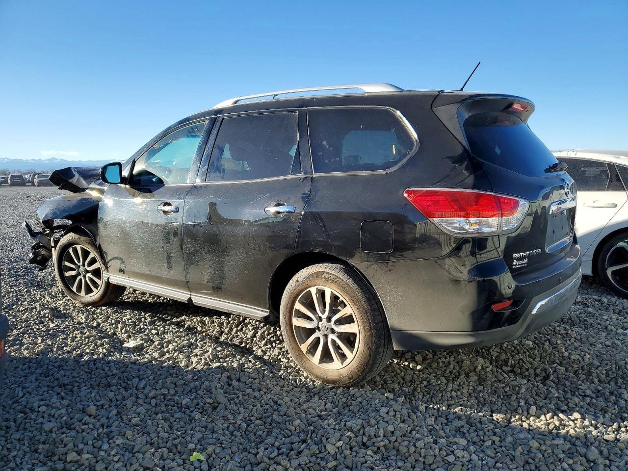 2013 Nissan Pathfinder S - Фото 2