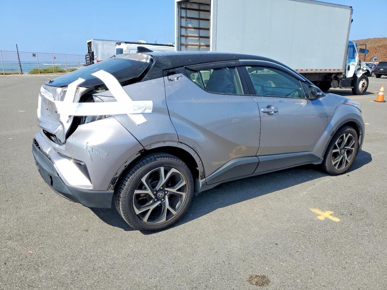 2020 Toyota C-Hr Xle - Image 3