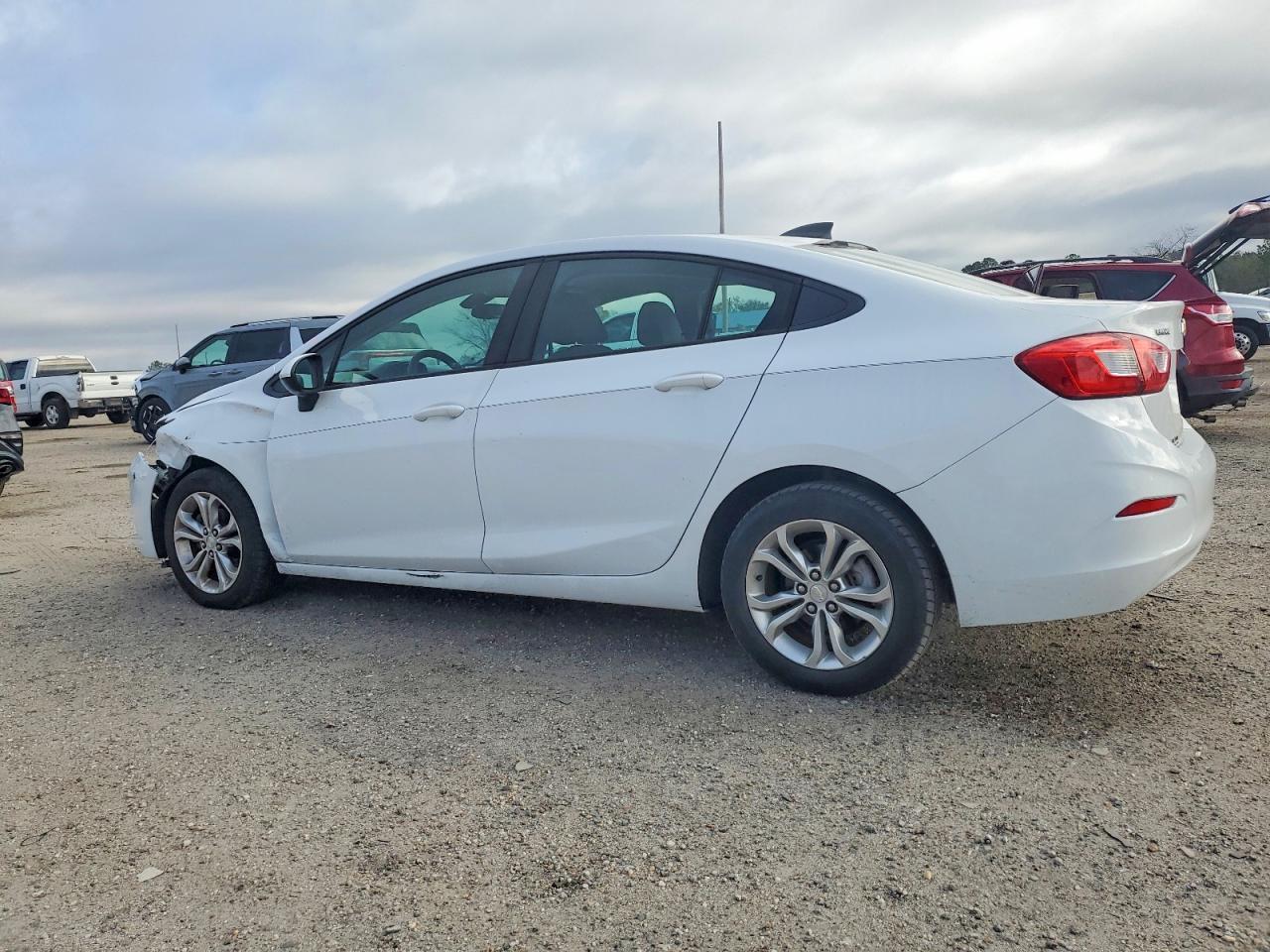 2019 Chevrolet Cruze Ls - Фото 2