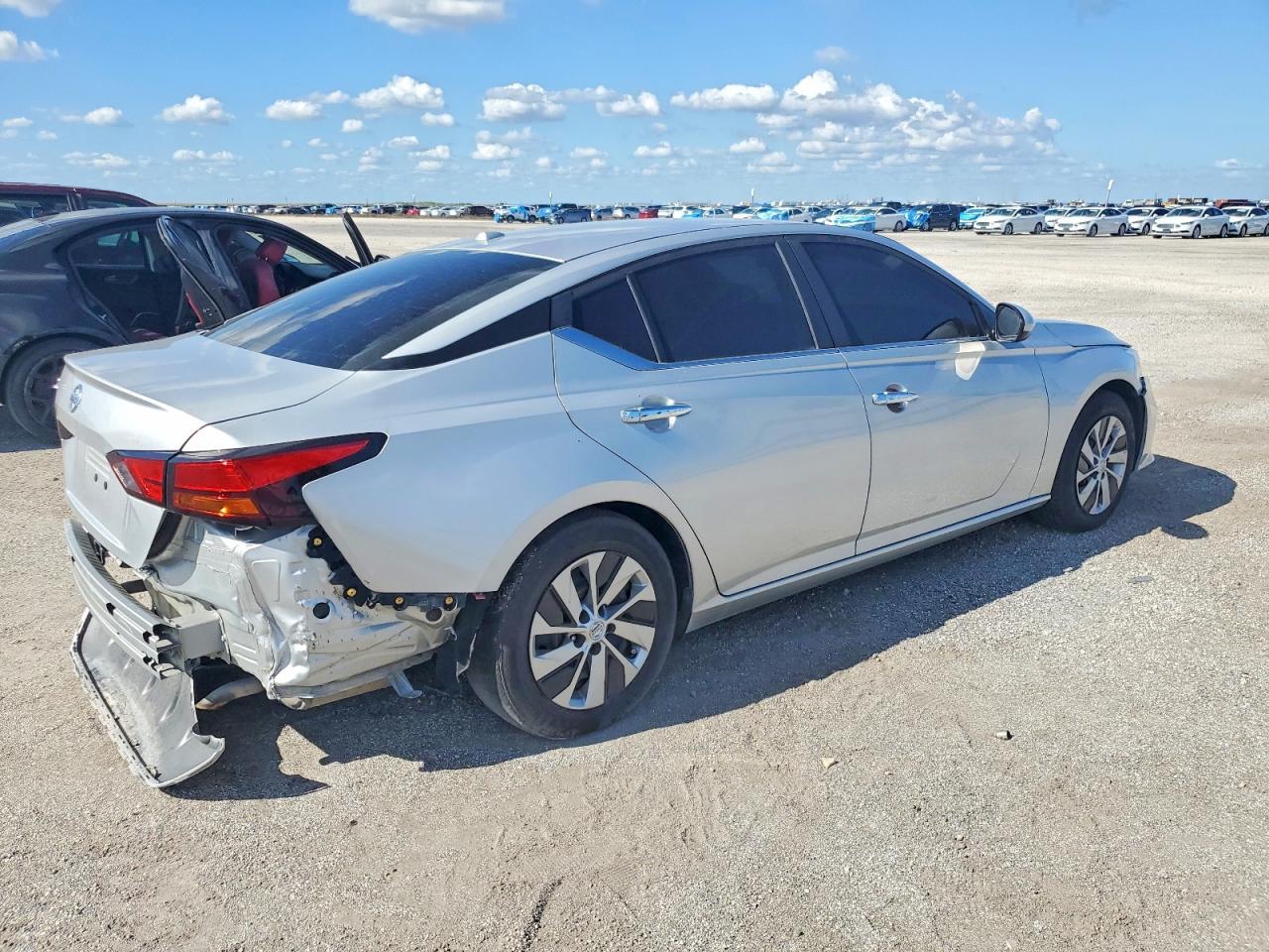 2020 Nissan Altima S - Фото 3