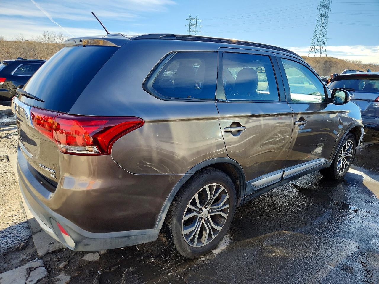 2016 Mitsubishi Outlander Se - Image 3