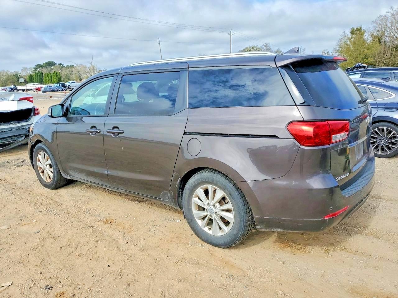 2017 Kia Sedona Lx - Фото 2