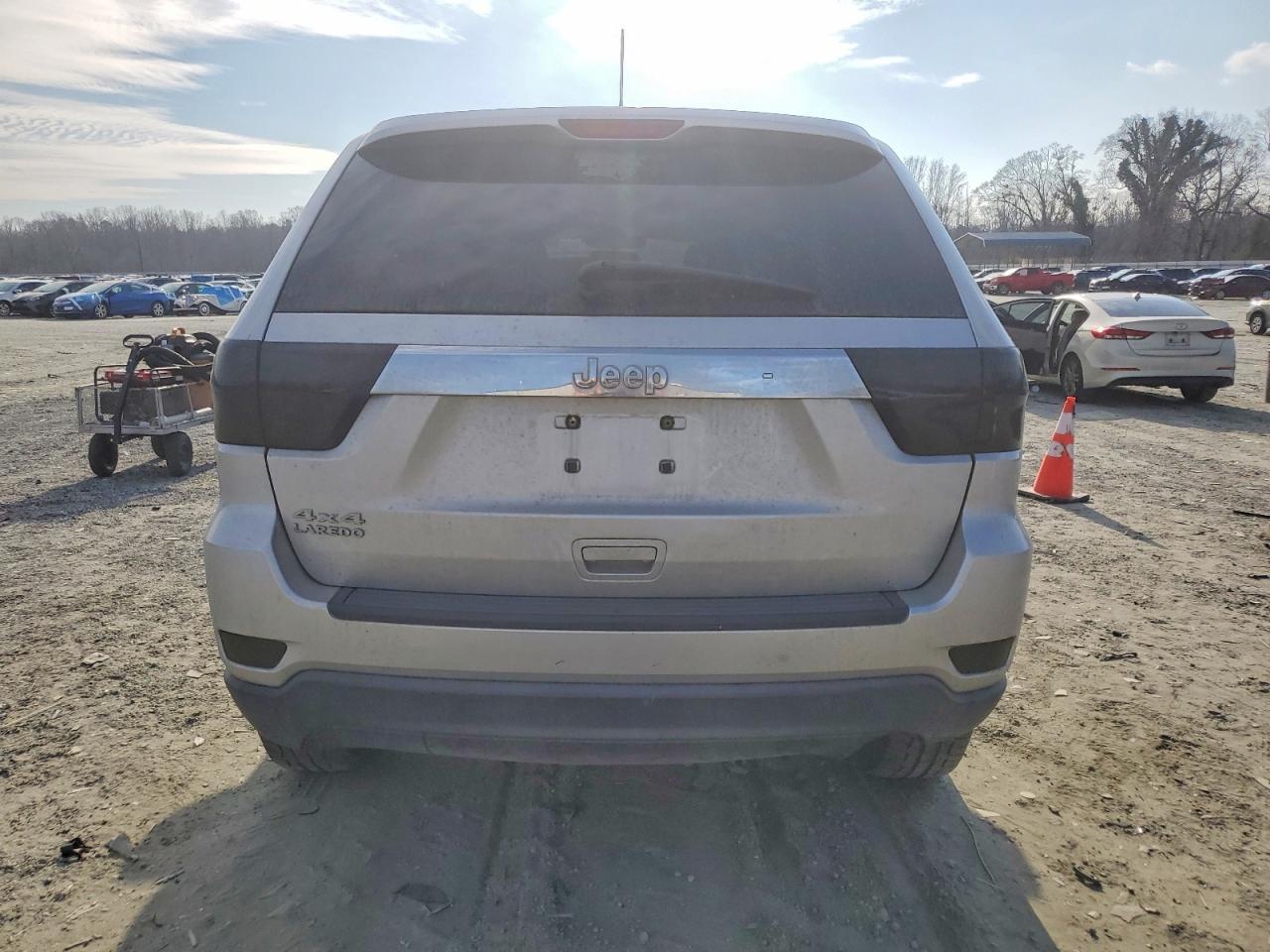 2012 Jeep Grand Cherokee Laredo - Image 6