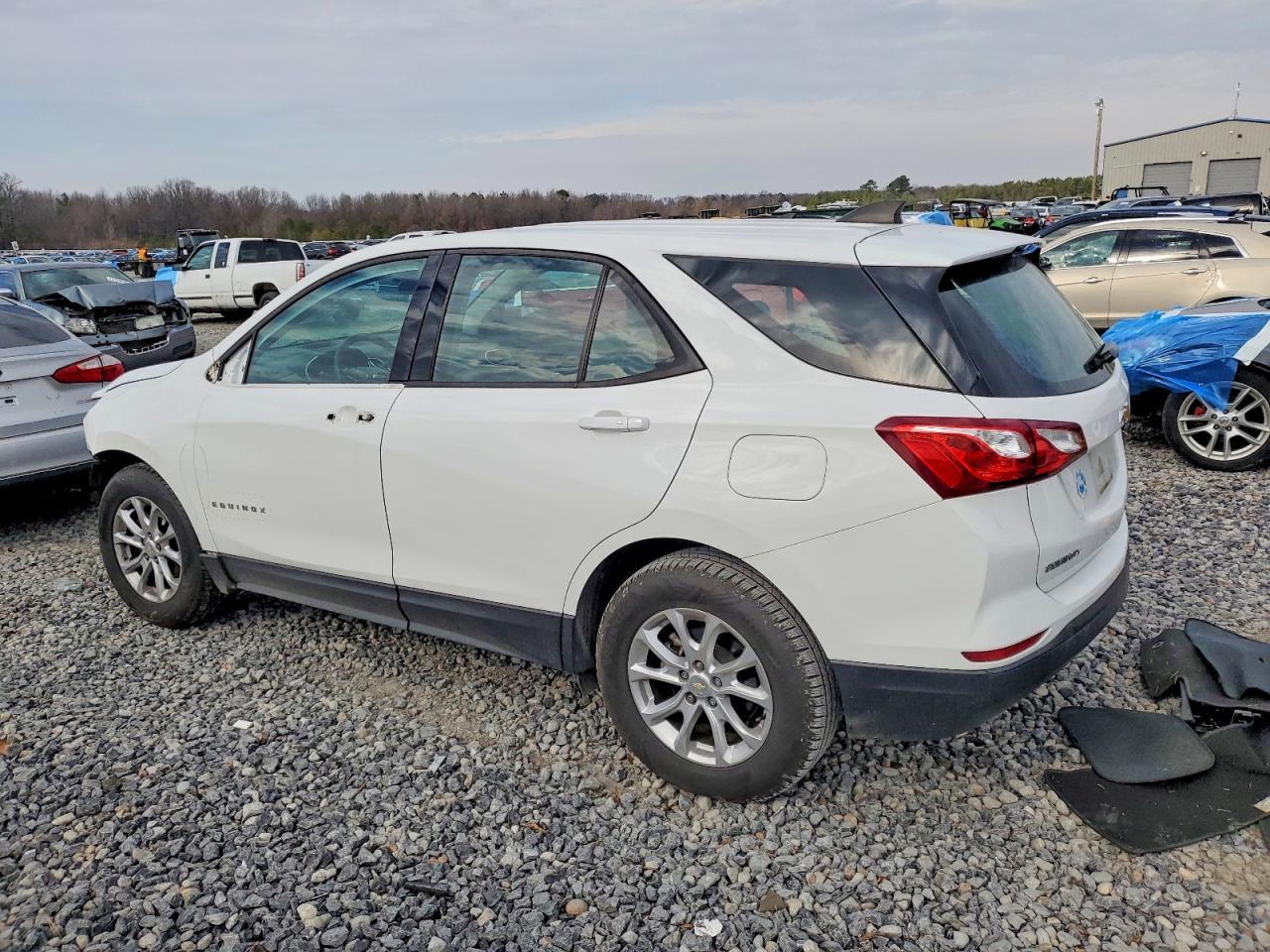 2019 Chevrolet Equinox Ls - Image 2