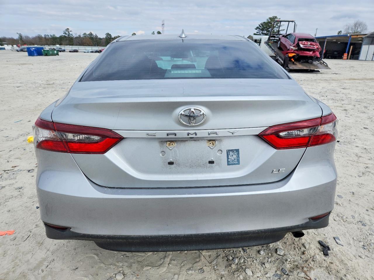 2022 Toyota Camry Le - Фото 6