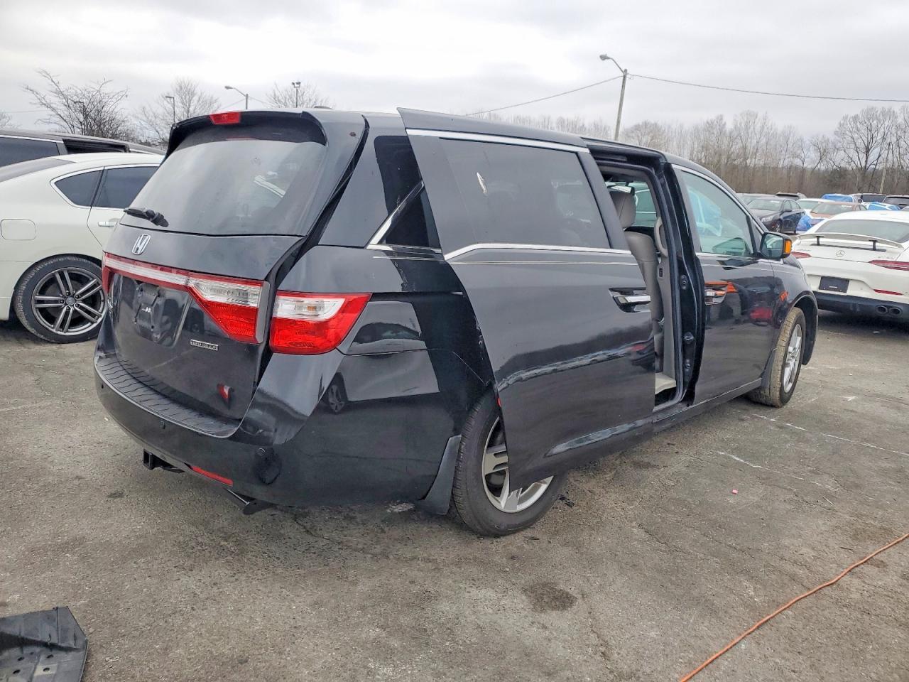 2013 Honda Odyssey Touring - Фото 3