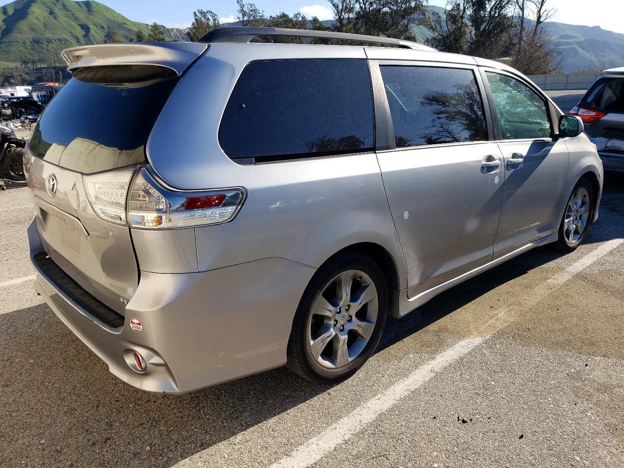 2012 Toyota Sienna Sport - Image 3