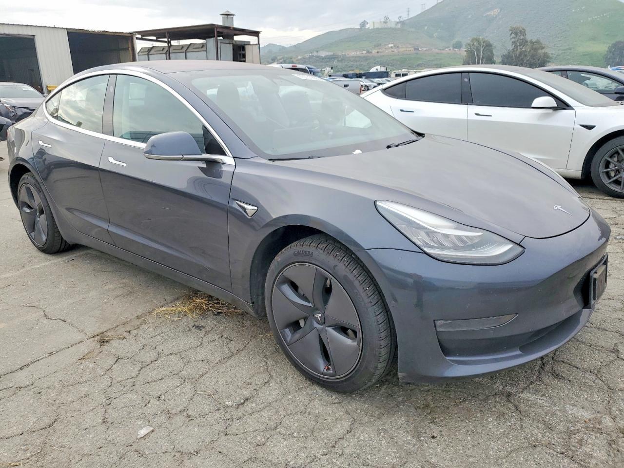 2018 Tesla Model 3 - Фото 4